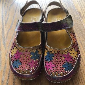 L’Artiste Aldola clogs camel multi colored size 40.